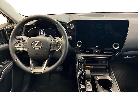 Lexus NX350h 8 of 18