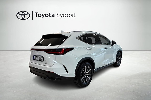 Lexus NX350h 17 of 18