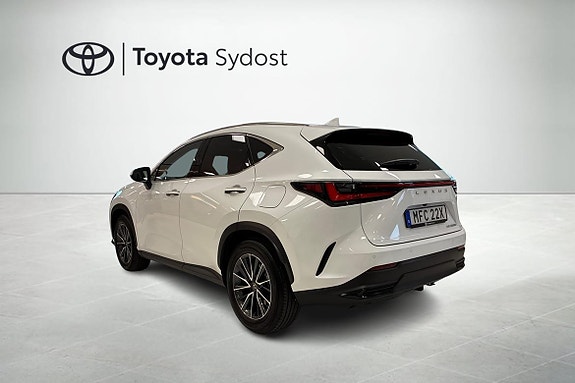 Lexus NX350h 2 of 18