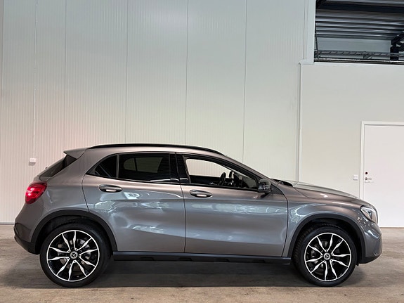 Mercedes-Benz GLA200 d 2 of 19