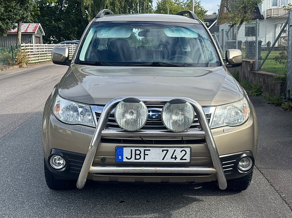 Subaru Forester 2 of 14