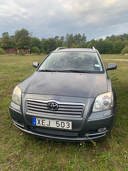 Toyota Avensis 2 of 7