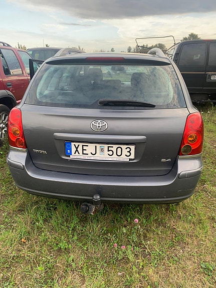 Toyota Avensis 4 of 7