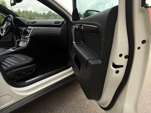 Volkswagen Passat Alltrack 12 of 17