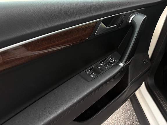 Volkswagen Passat Alltrack 9 of 17