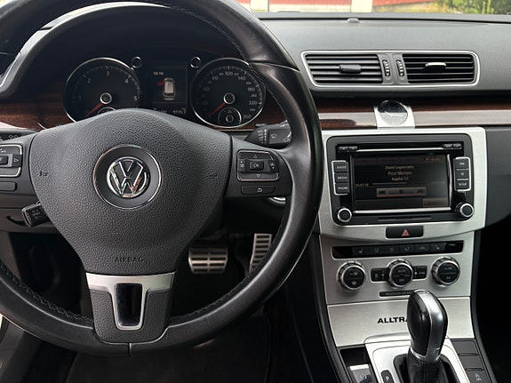 Volkswagen Passat Alltrack 8 of 17