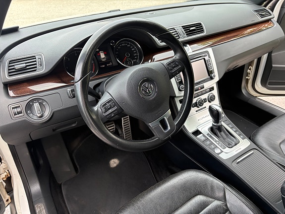 Volkswagen Passat Alltrack 4 of 17