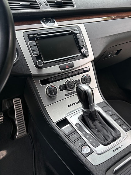 Volkswagen Passat Alltrack 3 of 17