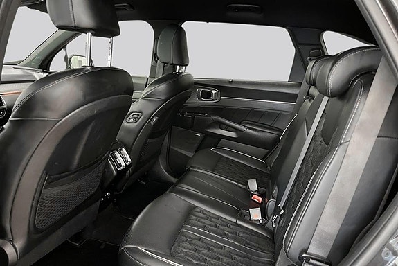 Kia Sorento 9 of 14