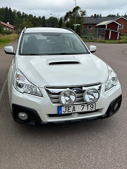 Subaru Outback 3 of 5