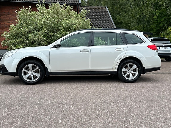 Subaru Outback 2 of 5