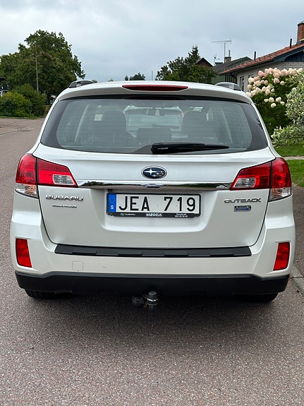 Subaru Outback 4 of 5