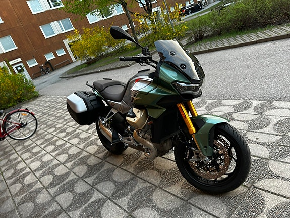 Moto Guzzi V100 Mandello S 4 of 5