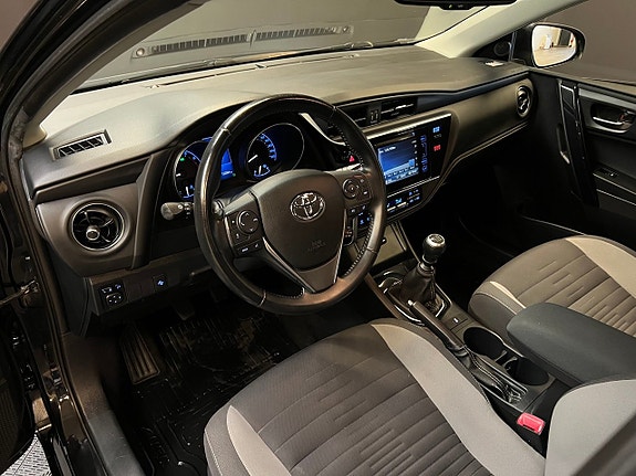 Toyota Auris 11 of 21