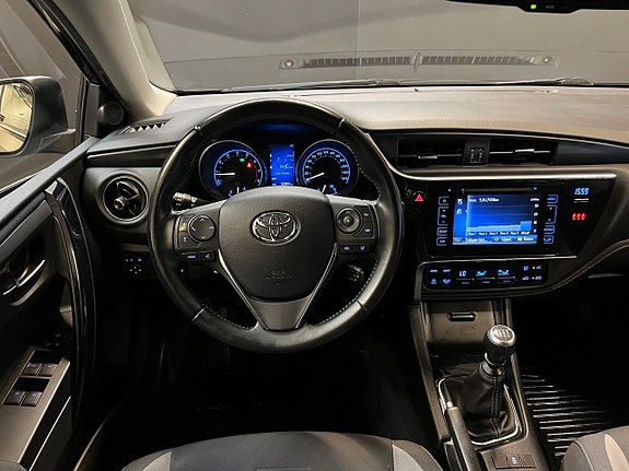 Toyota Auris 14 of 21