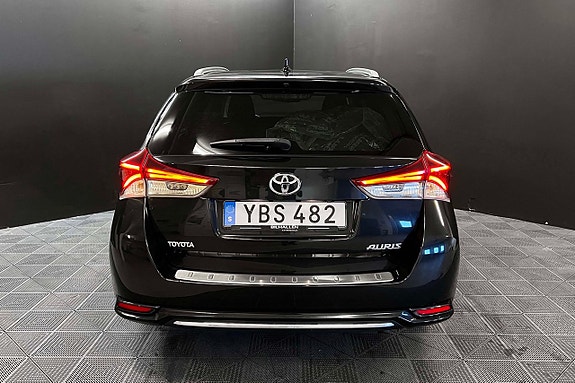 Toyota Auris 7 of 21