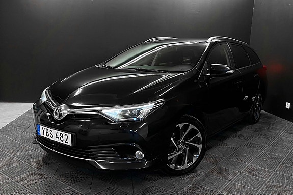 Toyota Auris 2 of 21