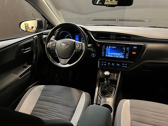 Toyota Auris 15 of 21