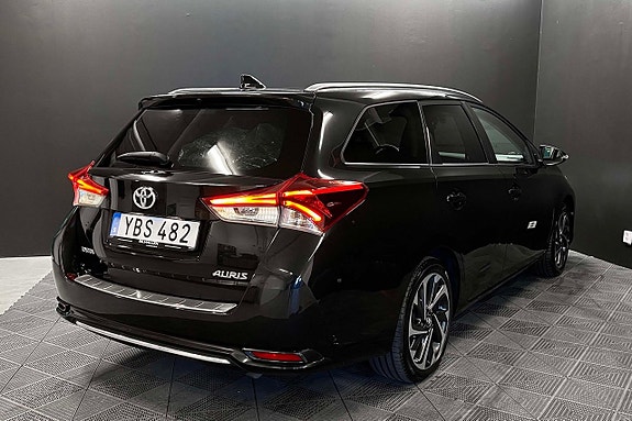 Toyota Auris 8 of 21