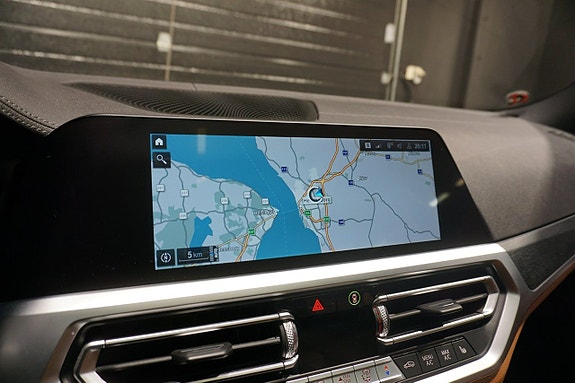 BMW 330e 16 of 27