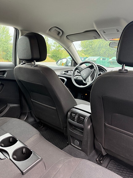 Opel Insignia 12 of 16
