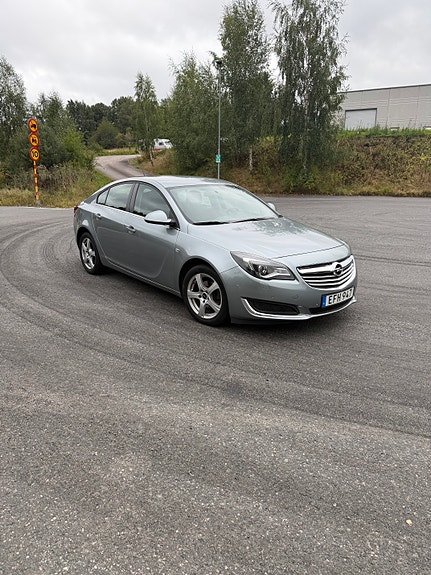 Opel Insignia 3 of 16