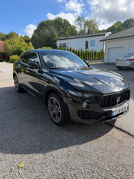 Maserati Levante 2 of 10