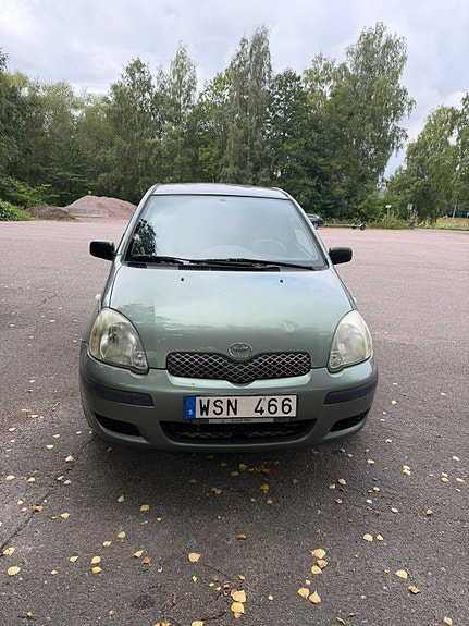 Toyota Yaris 5 of 9