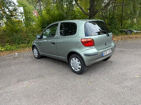 Toyota Yaris 6 of 9