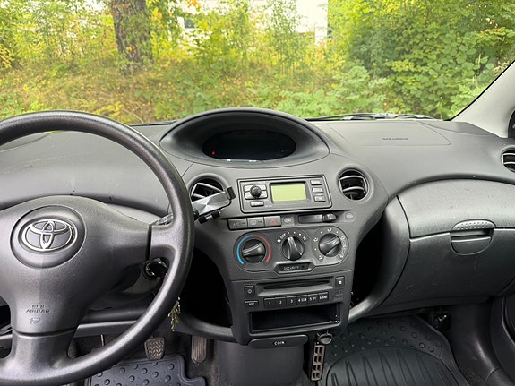Toyota Yaris 8 of 9