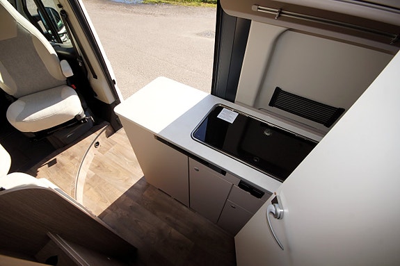 Carado *5.99m*Nya 140hk Euro6*Solceller*En ägare*1170mil* 14 of 21