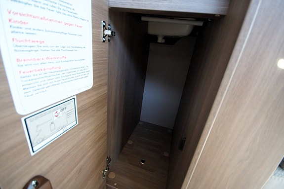 Carado *5.99m*Nya 140hk Euro6*Solceller*En ägare*1170mil* 11 of 21