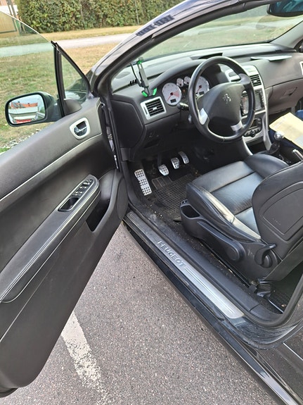 Peugeot 307 CC 3 of 11