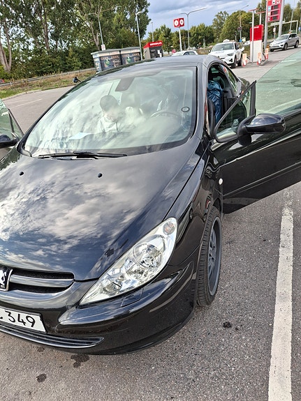 Peugeot 307 CC 4 of 11
