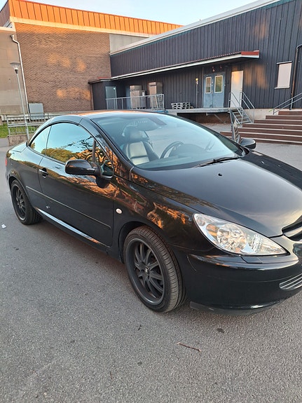 Peugeot 307 CC 2 of 11