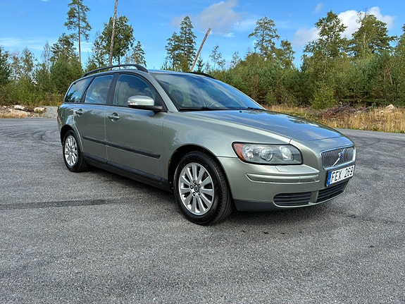 Volvo V50 2 of 10