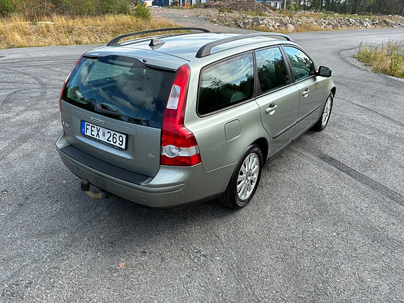 Volvo V50 3 of 10