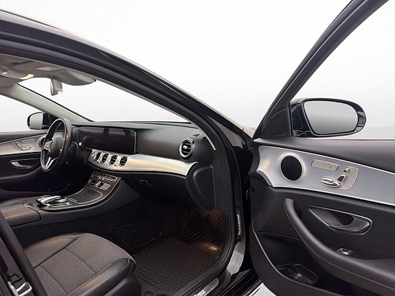 Mercedes-Benz E300 de 17 of 30
