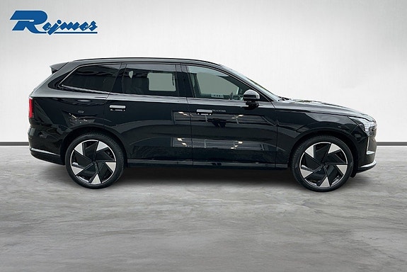 Volvo EX90 16 of 18