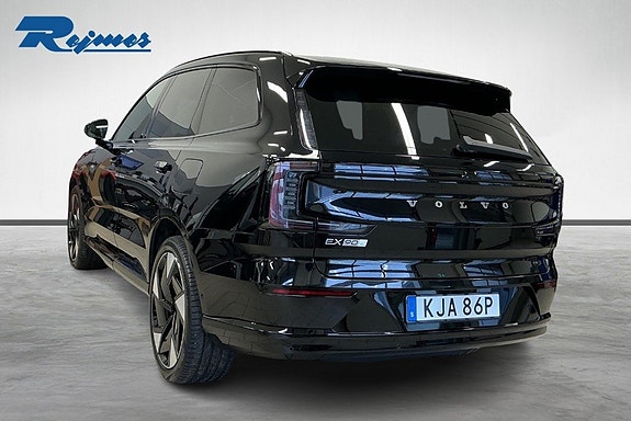 Volvo EX90 2 of 18
