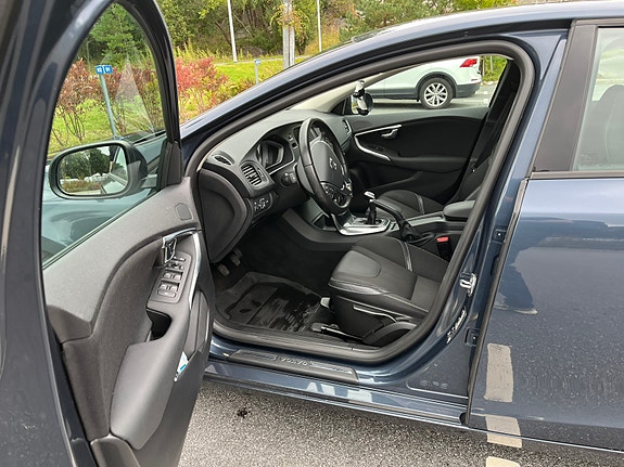Volvo V40 6 of 9