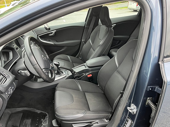 Volvo V40 7 of 9