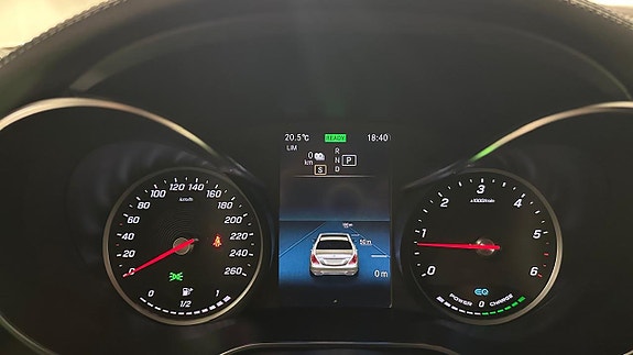 Mercedes-Benz GLC300 de 26 of 30
