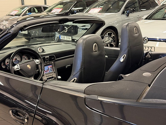 Porsche 911 Carrera 4S 20 of 27