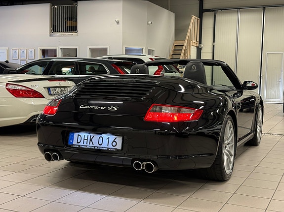 Porsche 911 Carrera 4S 14 of 27