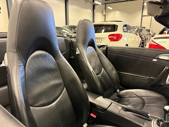 Porsche 911 Carrera 4S 24 of 27