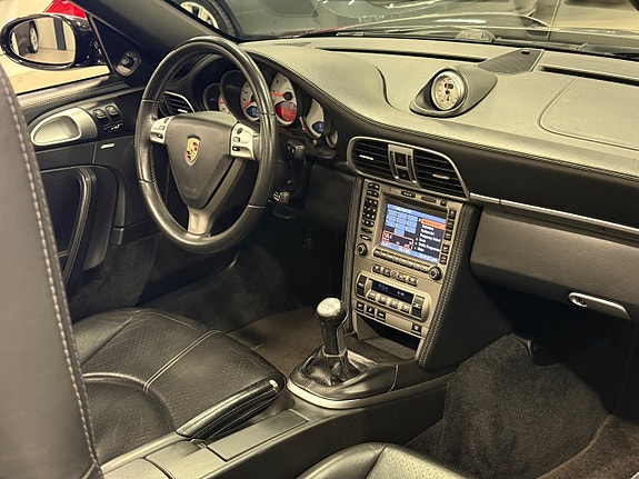 Porsche 911 Carrera 4S 22 of 27