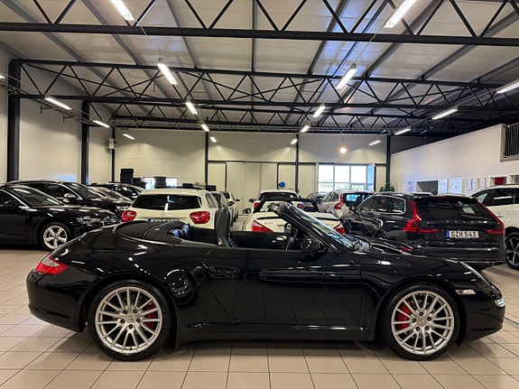 Porsche 911 Carrera 4S 16 of 27