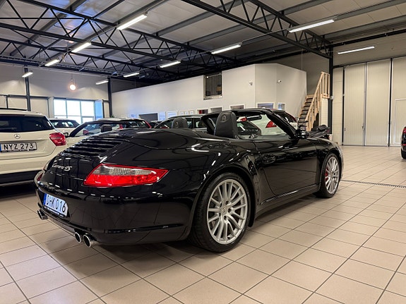 Porsche 911 Carrera 4S 15 of 27