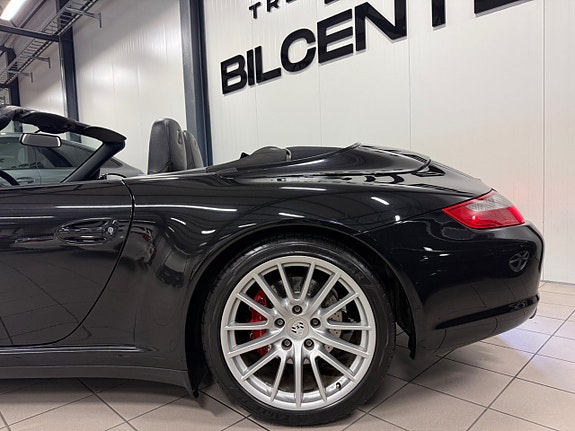 Porsche 911 Carrera 4S 4 of 27